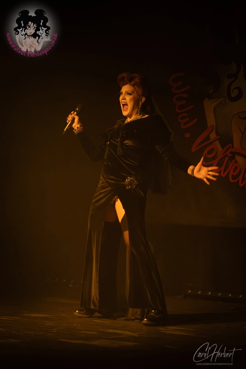 Eva von Schnippisch at The Velvet Burlesque Gallery