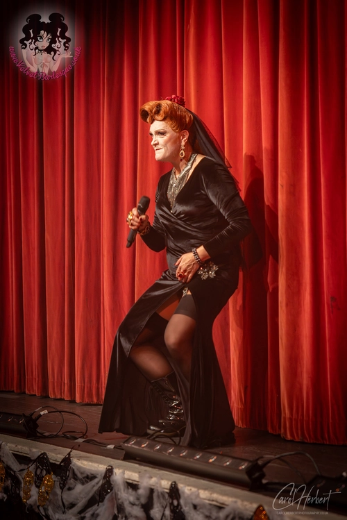 Eva von Schnippisch at The Velvet Burlesque