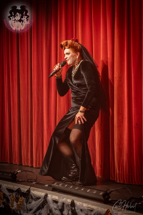 Eva von Schnippisch at The Velvet Burlesque