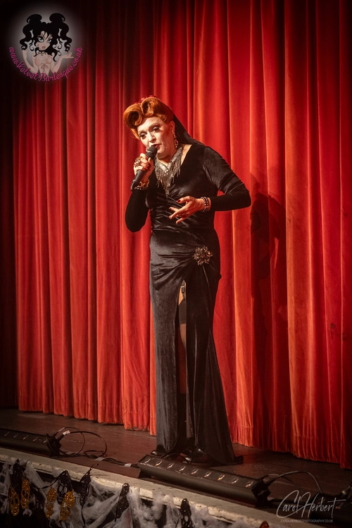 Eva von Schnippisch at The Velvet Burlesque Gallery