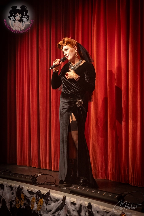 Eva von Schnippisch at The Velvet Burlesque
