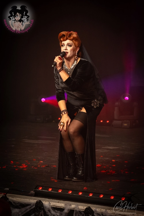 Eva von Schnippisch at The Velvet Burlesque