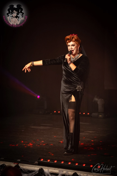 Eva von Schnippisch at The Velvet Burlesque