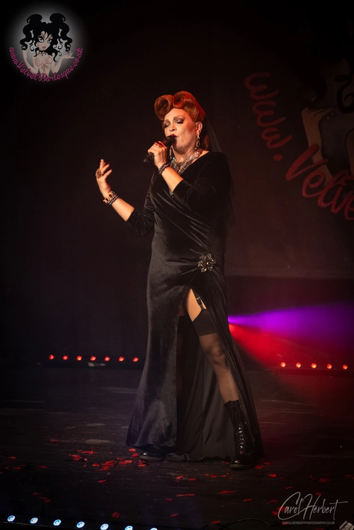 Eva von Schnippisch at The Velvet Burlesque