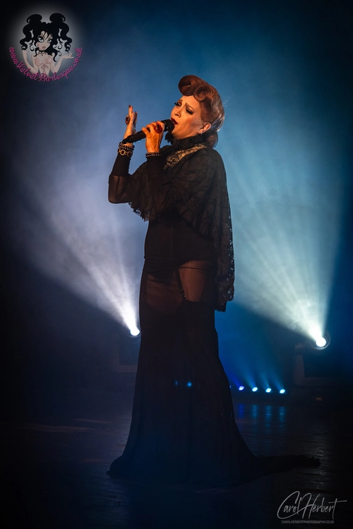 Eva von Schnippisch at The Velvet Burlesque Gallery