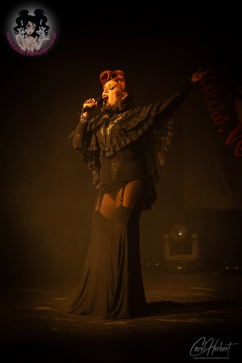 Eva von Schnippisch at The Velvet Burlesque
