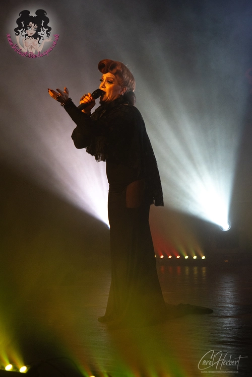 Eva von Schnippisch at The Velvet Burlesque